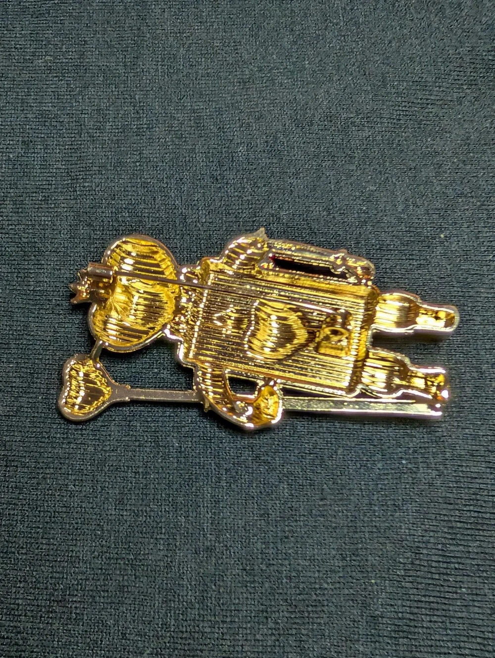 Red Heart Court Card Enamel Pin Brooch - Gold Trim
